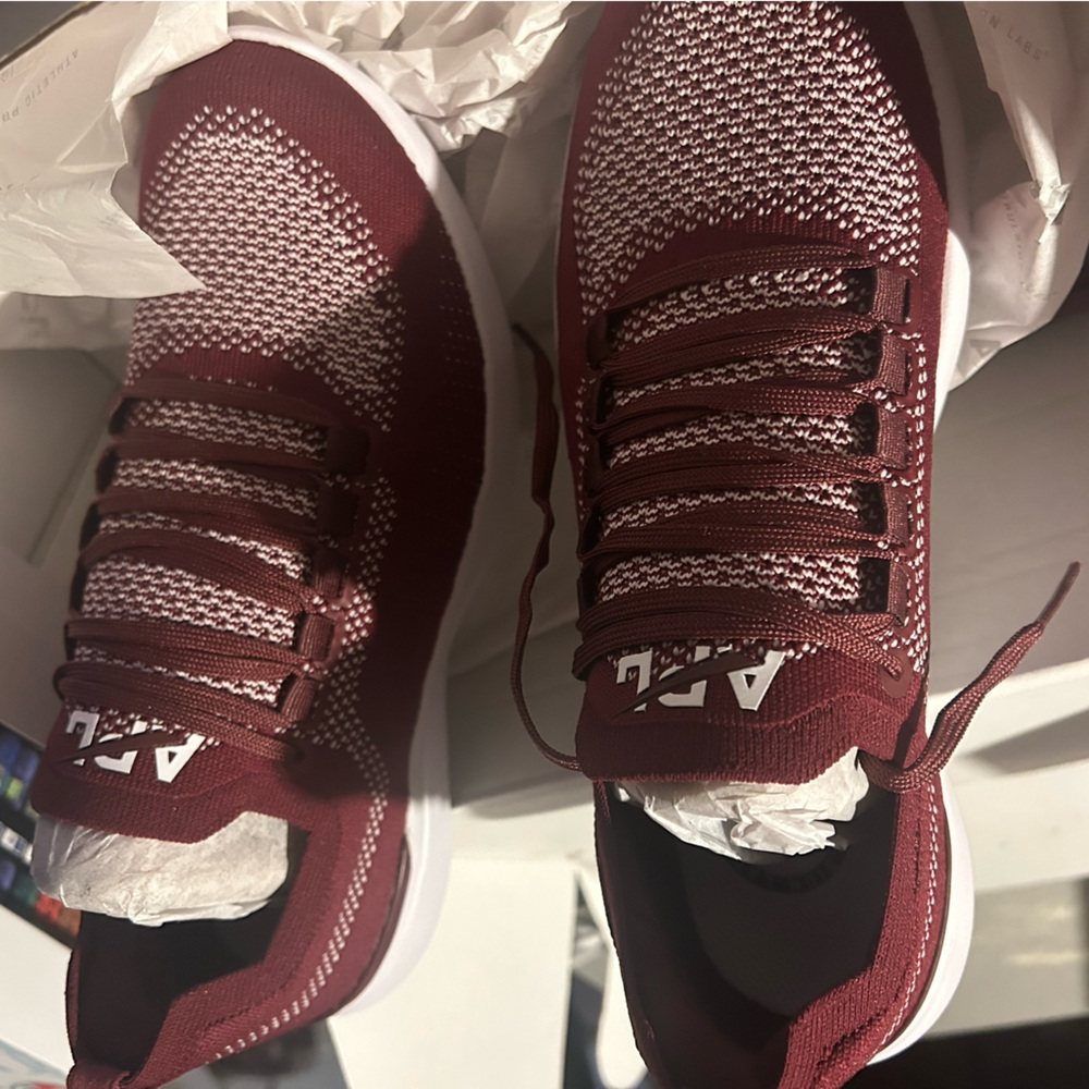 Women’s running sneakers